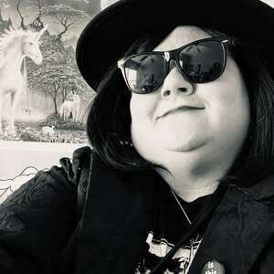 Meet your Posher, Serina